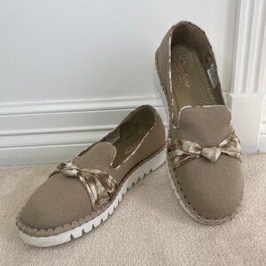 Skechers Macie Knot Loafers Size 9